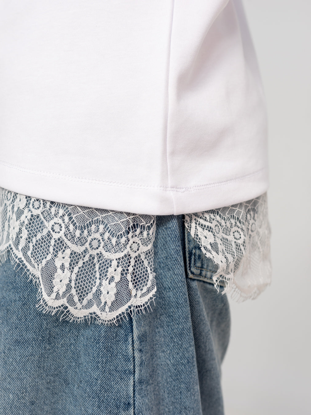 WHITE LACE TEE