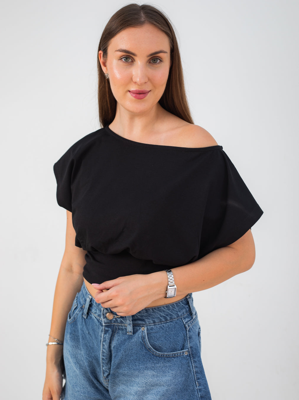 BLACK OFF-SHOULDER TEE