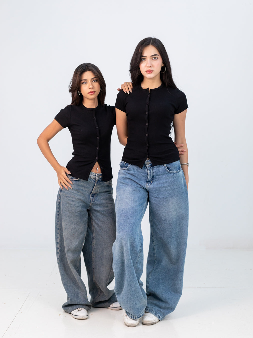 BLACK BUTTON TOP